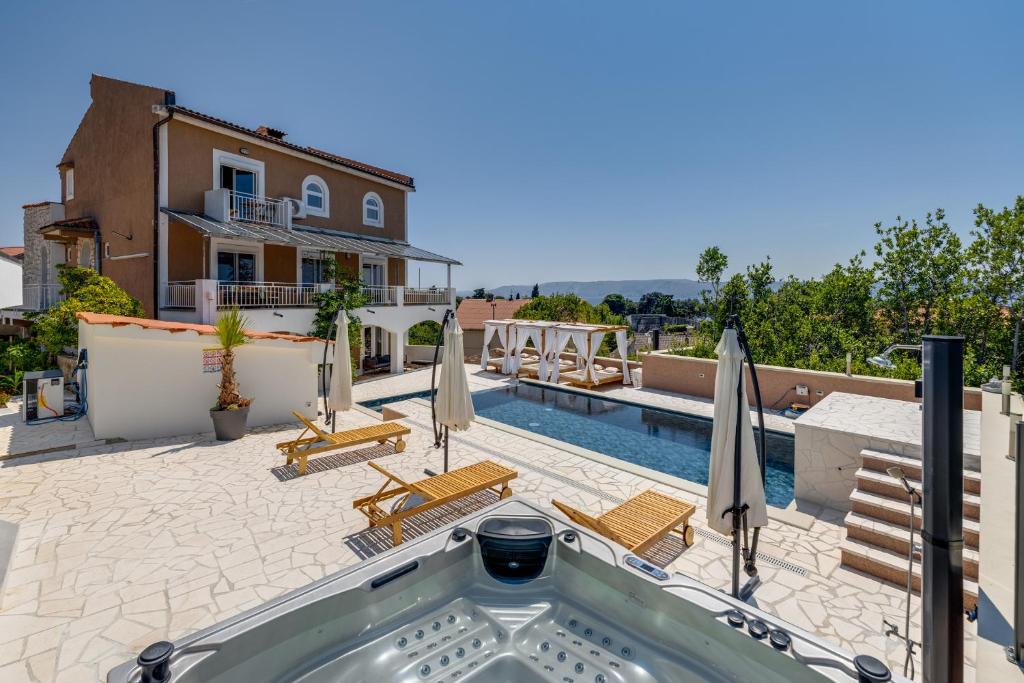 Fotografie z fotogalerie ubytování Apartment with heated pool, whirpool, view, near beach - by TRAVELER tourist agency Krk - ID 2683 v destinaci Novi Vinodolski