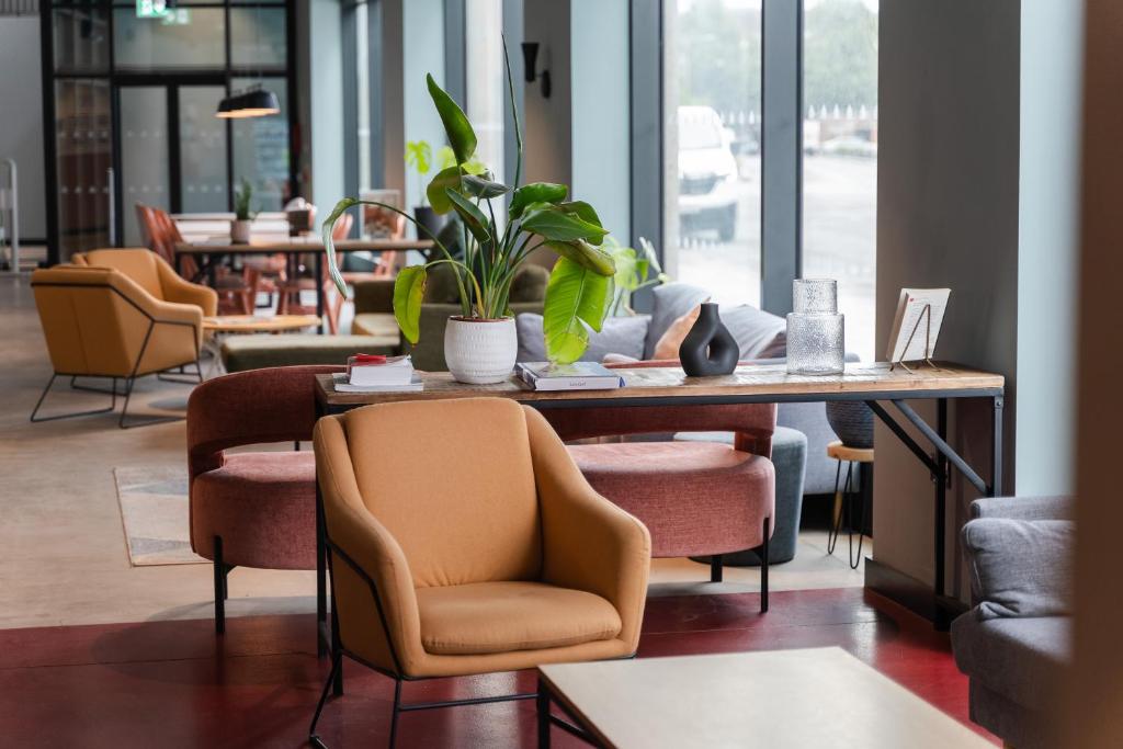 Khu vực ghế ngồi tại Destiny Student - Ardee Point