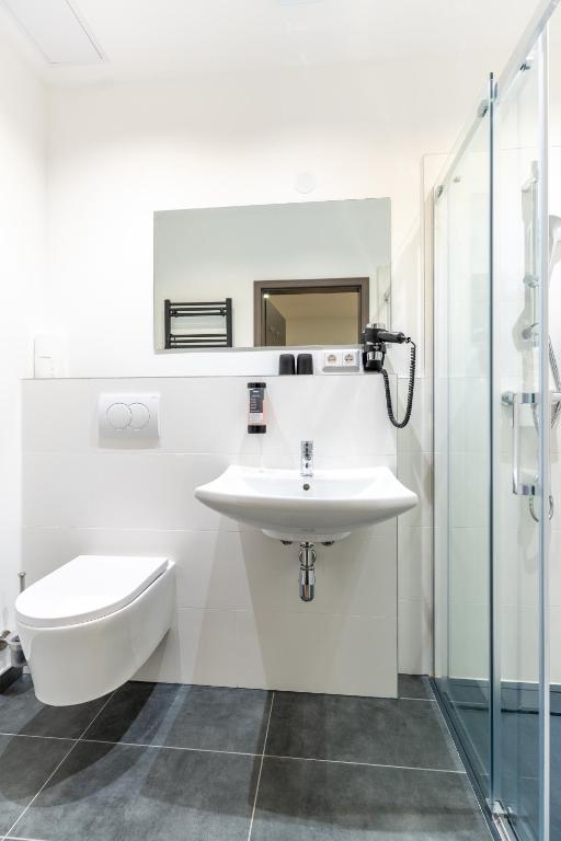 Chérisy Hotel Konstanz - Self Check-in Only - Double Room With Private Bathroom