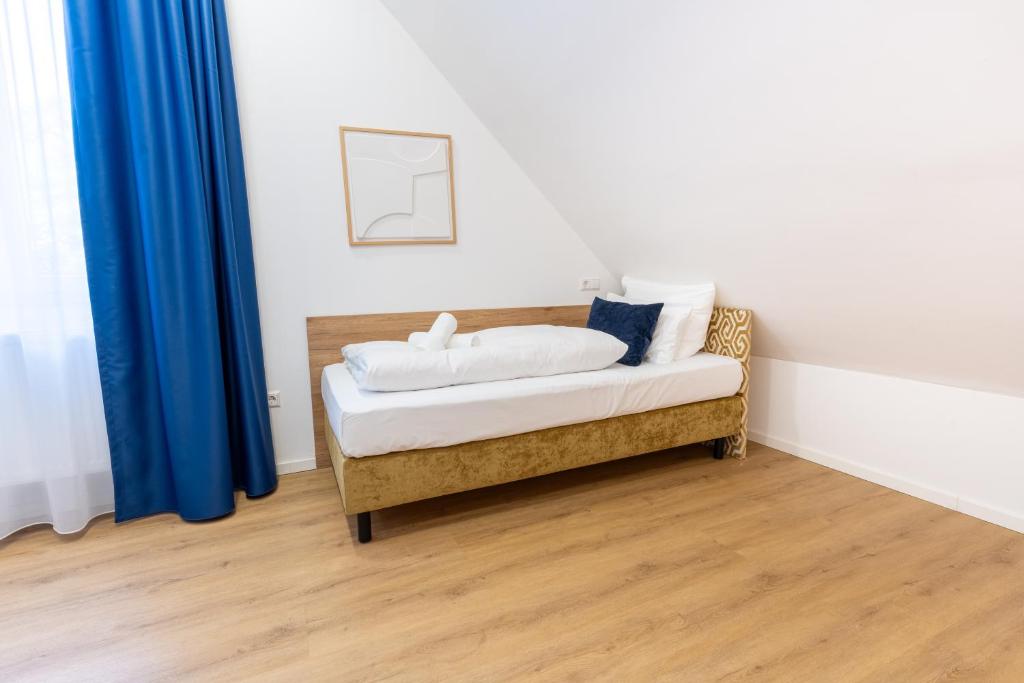 Chérisy Hotel Konstanz - Self Check-in Only - Queen Room With Two Queen Beds - Disability Access