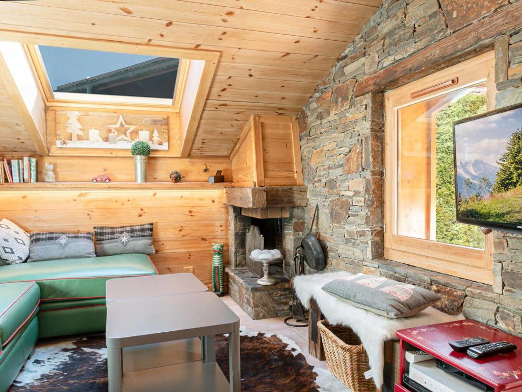 Kuchyňa alebo kuchynka v ubytovaní Charmant duplex avec jardin, 4 pers, Chamonix, animaux OK, parking, WIFI, à 5 min du centre - FR-1-343-167