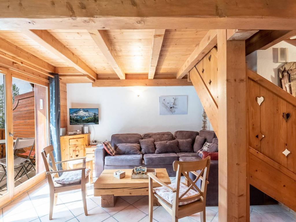 Posedenie v ubytovaní Chalet duplex 3* avec WiFi, parking et animaux acceptés à Chamonix - FR-1-343-171
