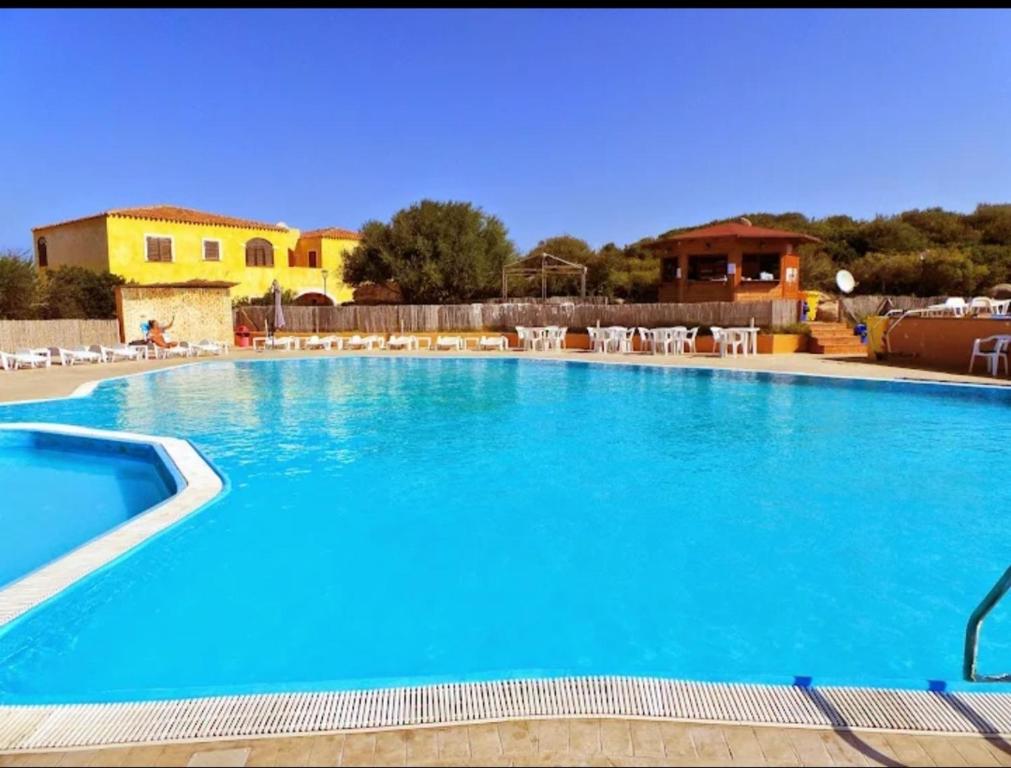 Bazén v ubytování Sardegna segreta a pochi passi dal mare nebo v jeho okolí