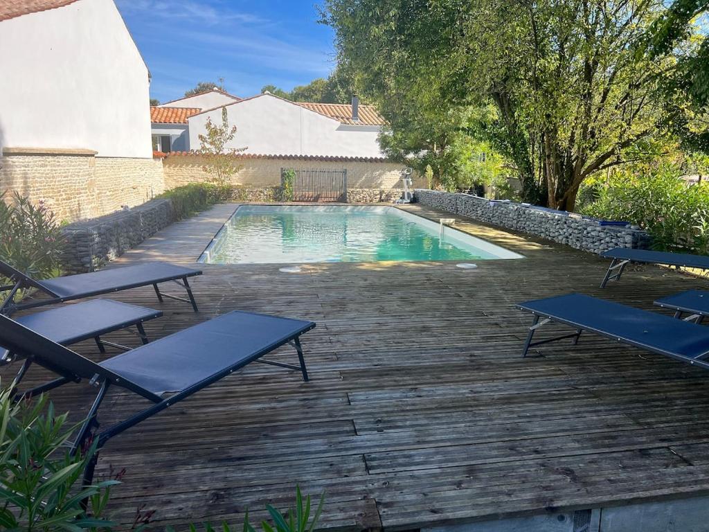 Πισίνα στο ή κοντά στο Domaine Ericarclem
