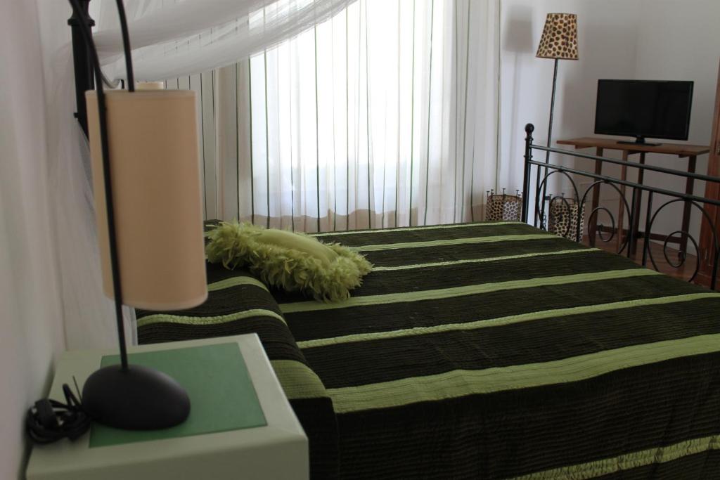 A television and/or entertainment centre at Agriturismo Le Vigne del Conero