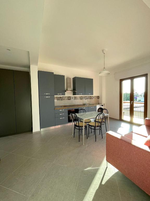 a kitchen and dining room with a table and chairs at Palazzo Galante in Ginosa Marina