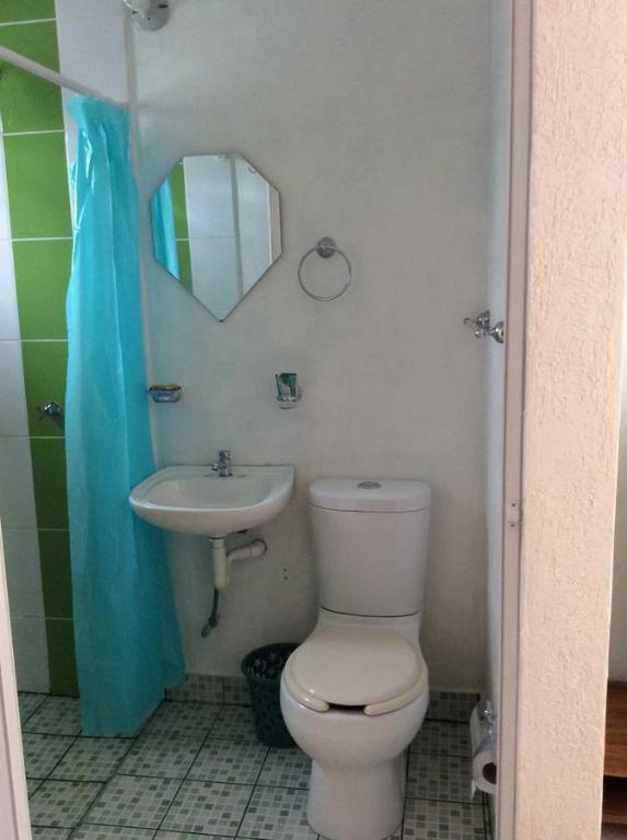 Koupelna v ubytování Hostal Makea Pachuca