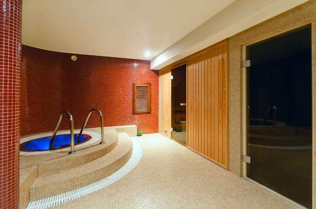 Hotel NH Poznan - Resim 12