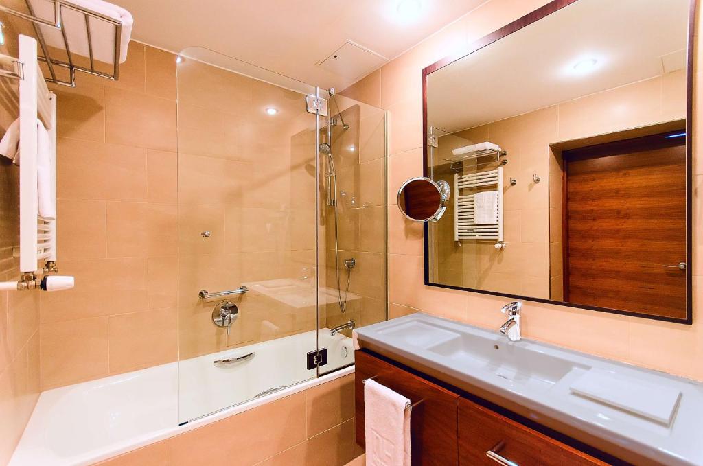 Hotel NH Poznan - Resim 19