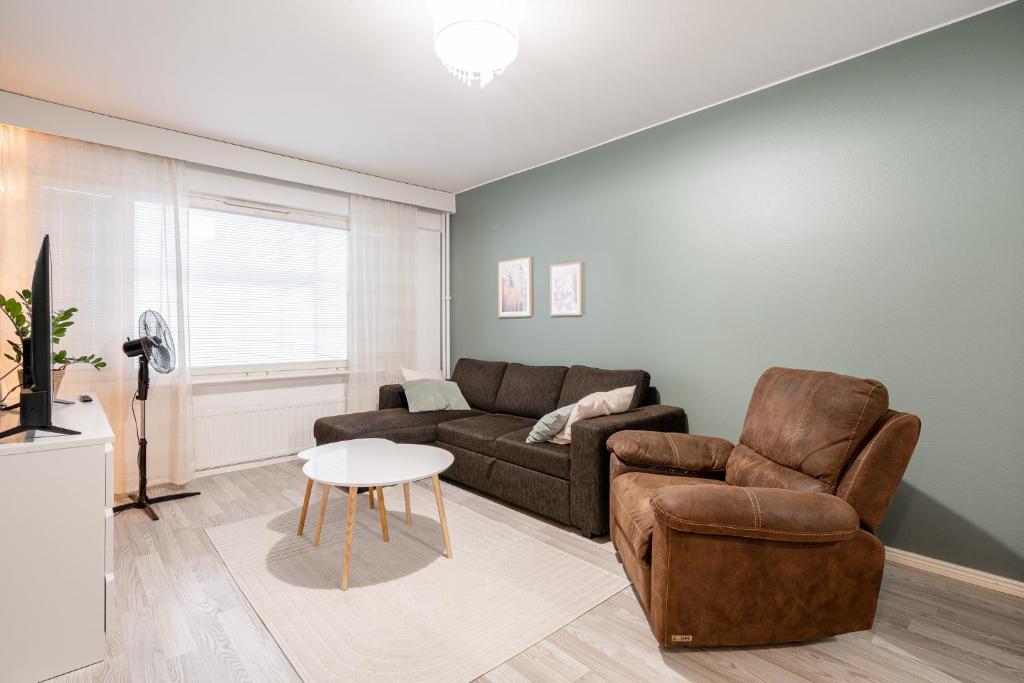 Posezení v ubytování Modern 1BR Retreat in the Heart of Jyväskylä