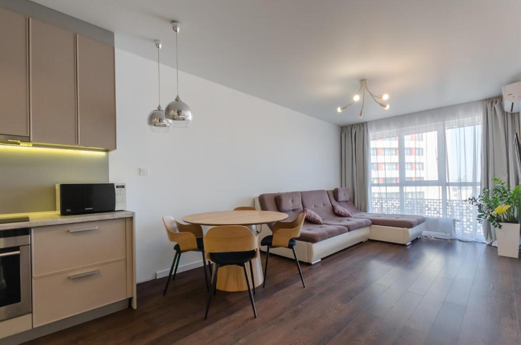 Η κουζίνα ή μικρή κουζίνα στο Petrovdom Apartments 16-77b in RC Kvartet, Vasyl Lypkivskyi 16b