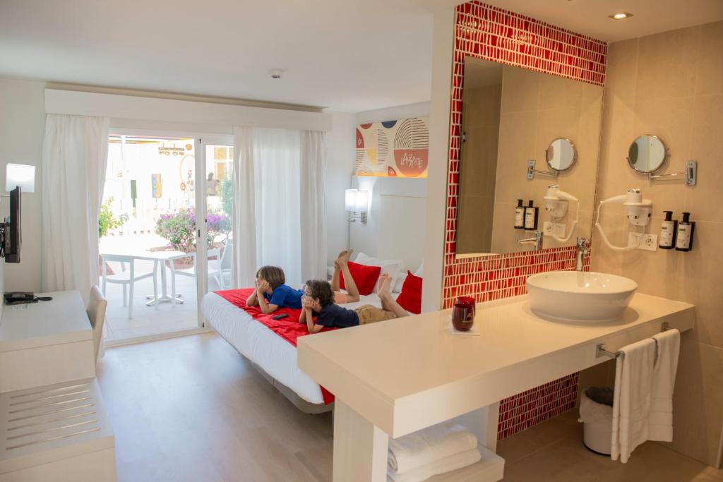 Aequora Lanzarote Suites - 16