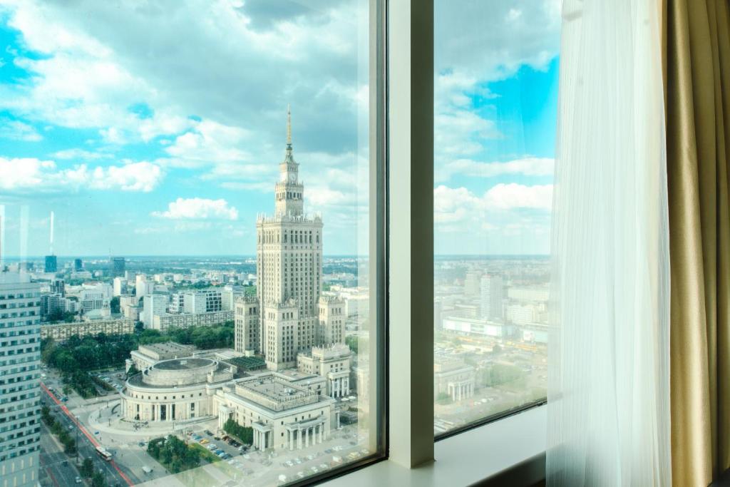 Warsaw Presidential Hotel - Deluxe Room With King Bed And City View