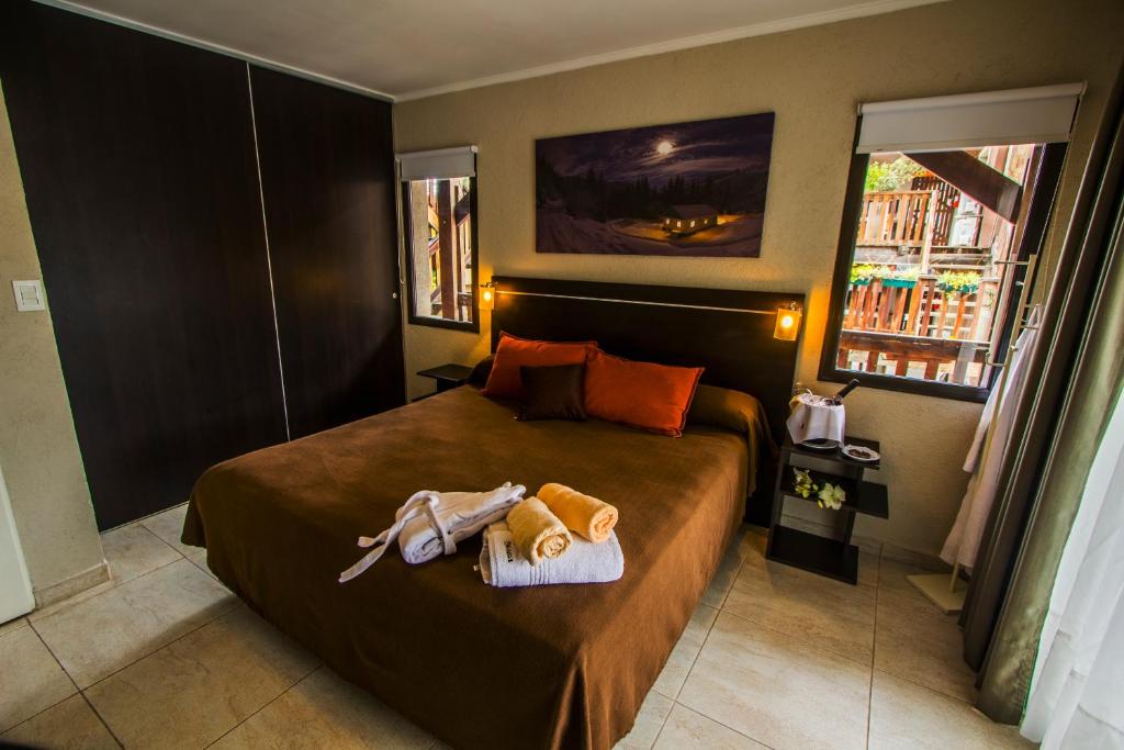 Postel nebo postele na pokoji v ubytování BlackStone Apart Boutique Hotel