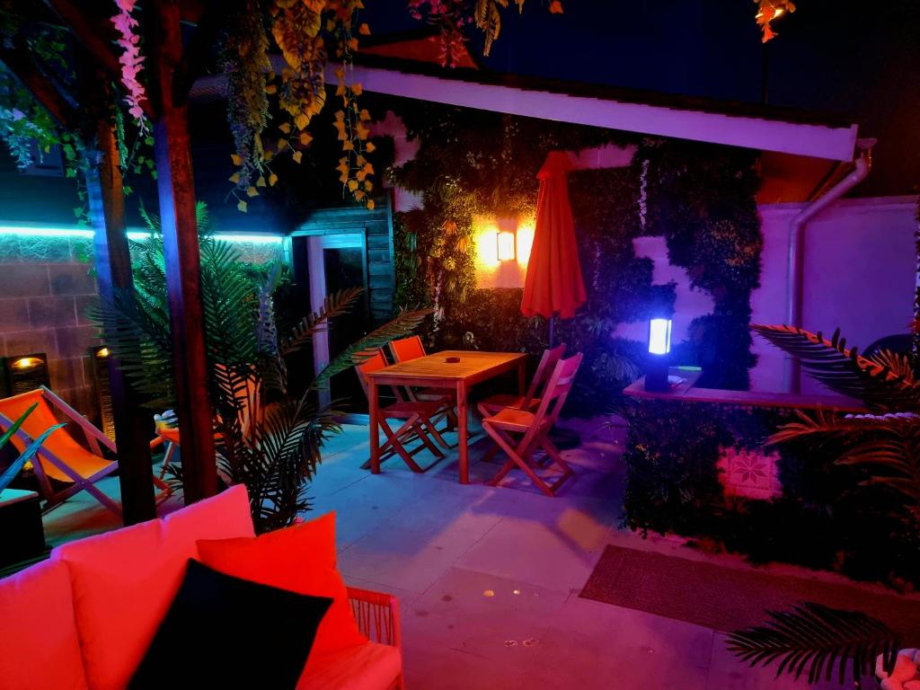 Φωτογραφία από το άλμπουμ του Oasis σε Ménesplet