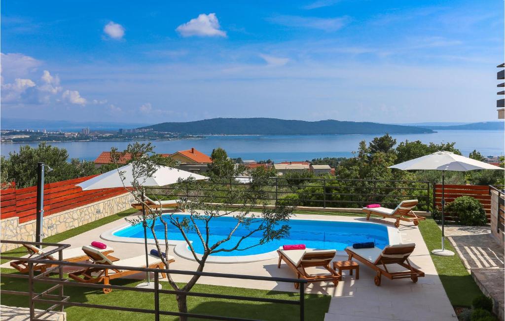 Amazing Home In Kastel Sucurac