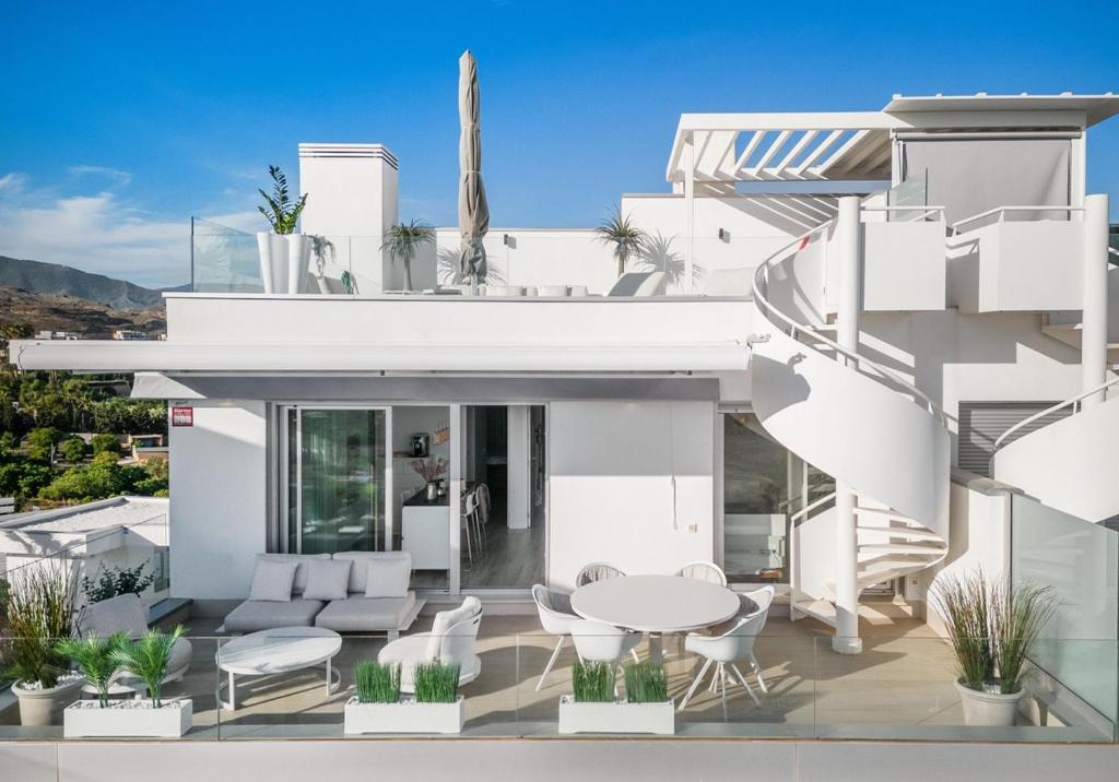 Rico Penthouse Apt - Perfect For Every Season!
