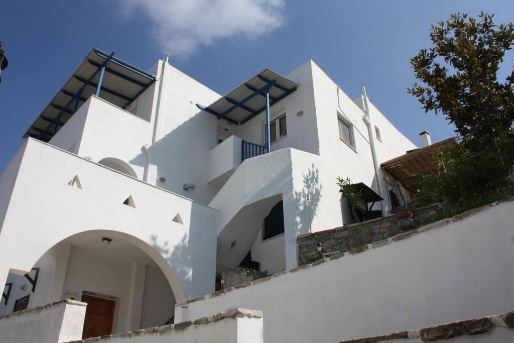 a white house on top of a building at Villa Skamnia in Kinídharos