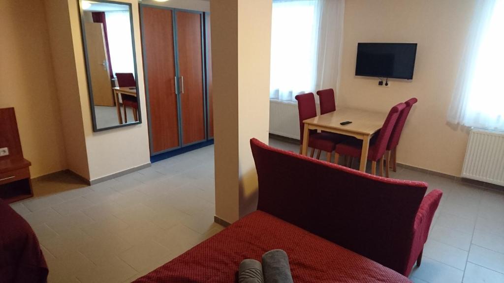 Jelinski Beherbergungsstätten Hannover - Bed In 4-Bed Mixed Dormitory Room