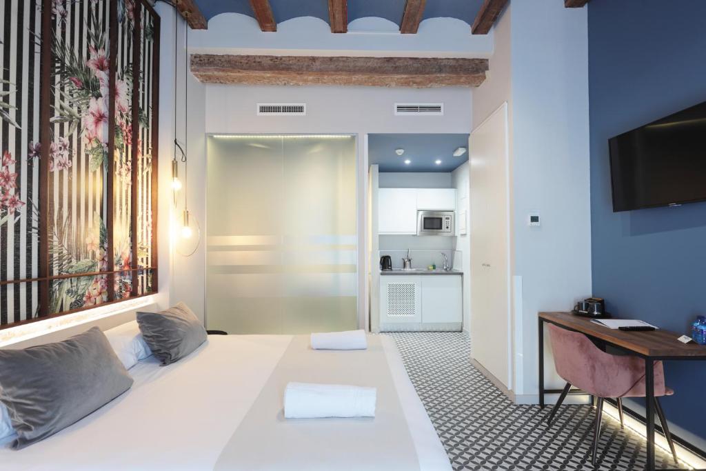 YOU & CO. Quart Boutique - Resim 43