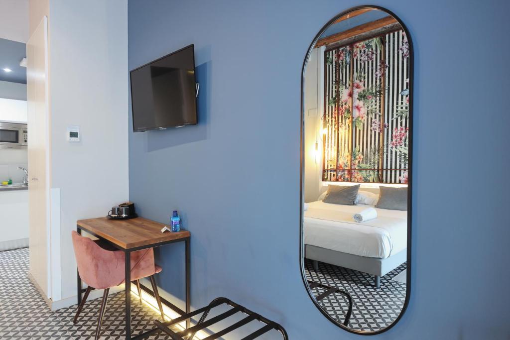 YOU & CO. Quart Boutique - Resim 44