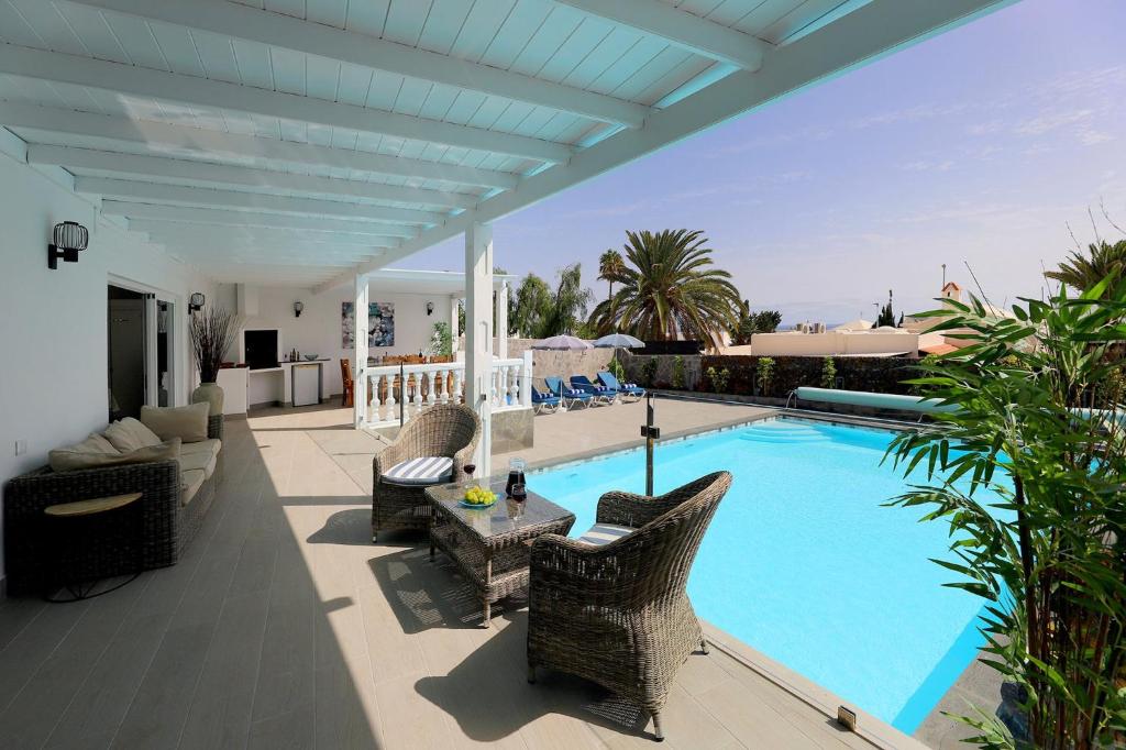 Graceful Puerto Del Carmen Villa 5 Bedrooms Villa Vega Del Carmen