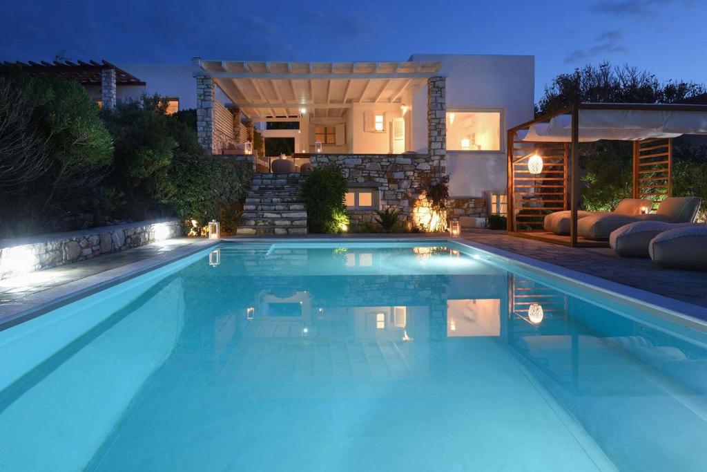 Hồ bơi trong/gần Platinum Paros Villa Villa Zefyros 4 Bedroom Villa Private Pool & Amazing Sea Views Ambelas