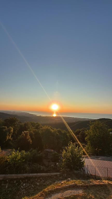 a view of the sunset from the top of a hill at Gîte U Saltu in Solaro