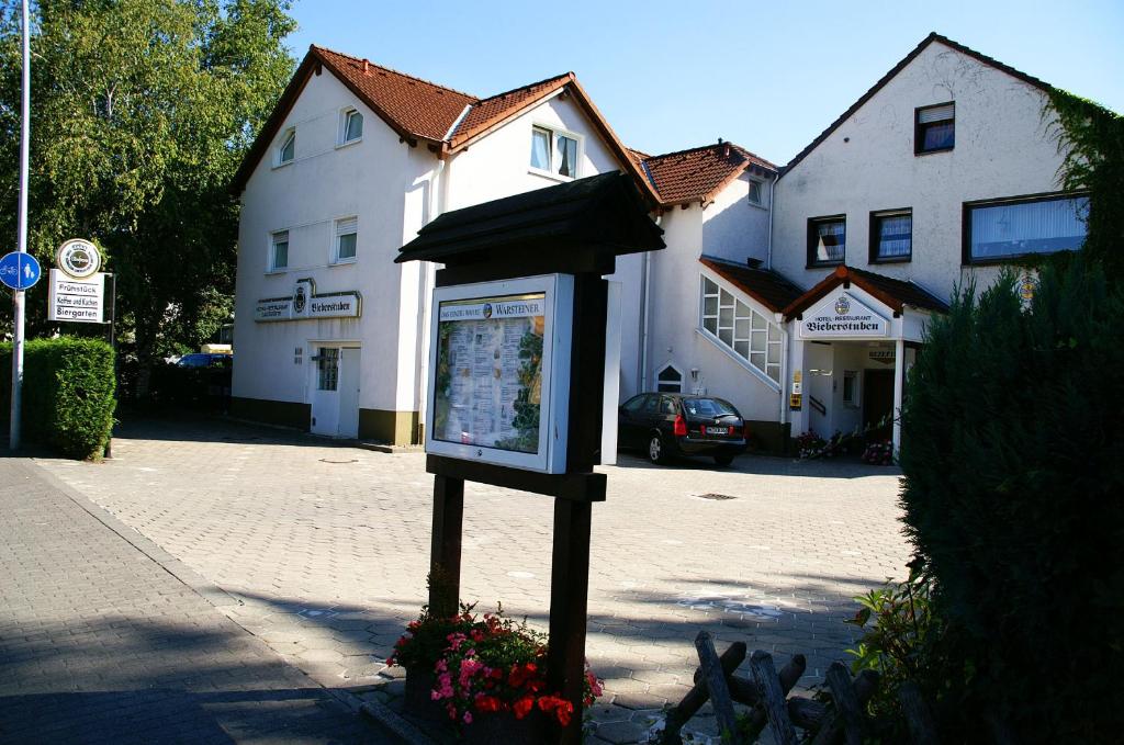 a sign on a sidewalk in front of a building at Hotel Restaurant Bieberstuben in Menden