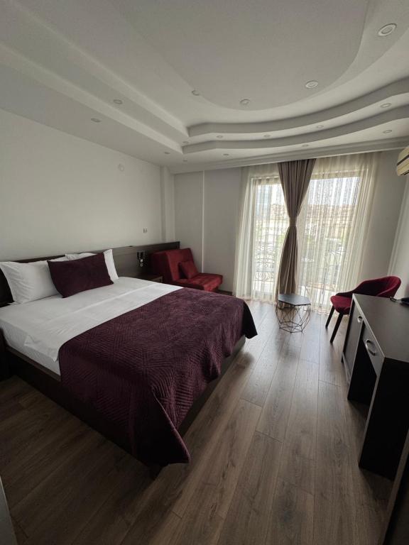Hotel Real - Driepersoonskamer Met Balkon