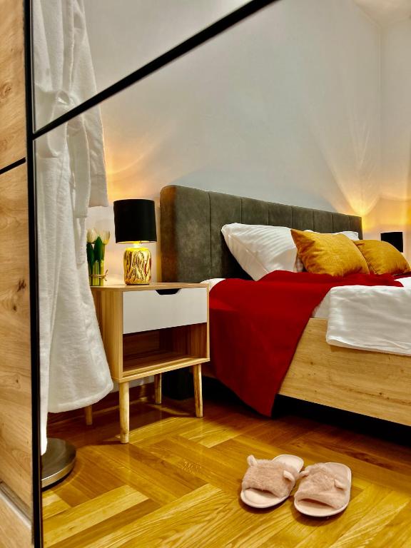 En eller flere senge i et værelse på Centrum Apartman