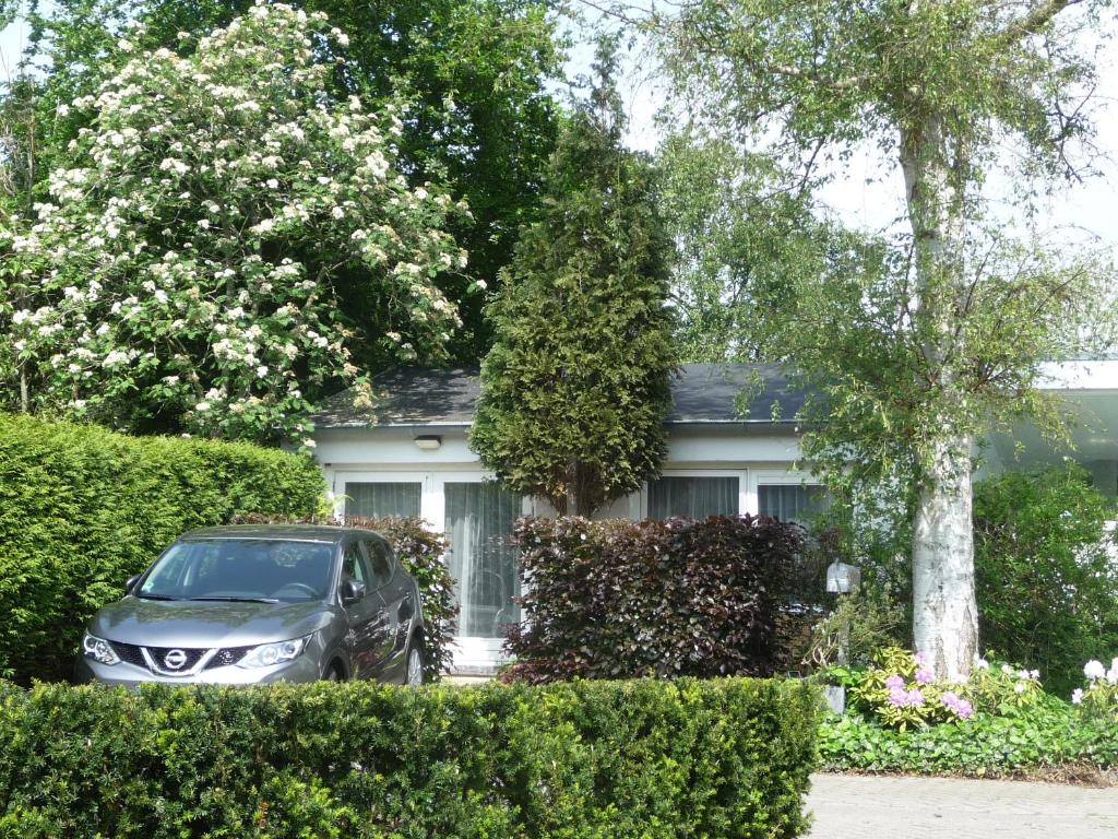 a car parked in front of a house at Studio Guardini in Bergen