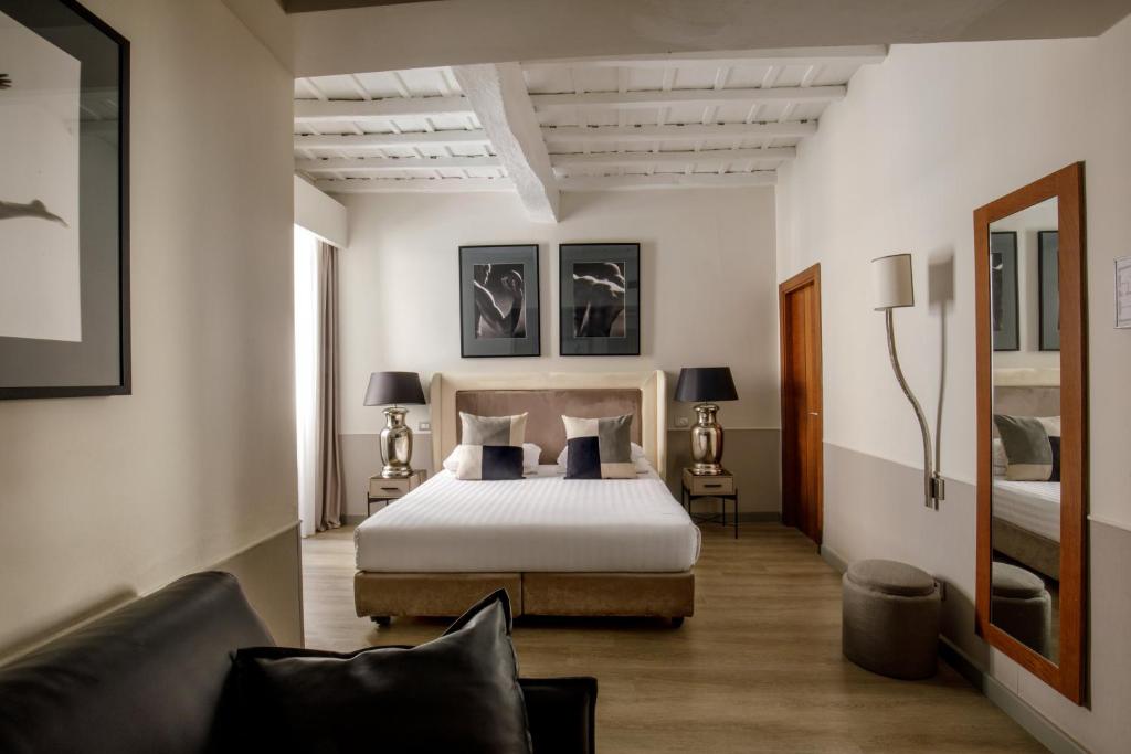 Posteľ alebo postele v izbe v ubytovaní Condotti Palace
