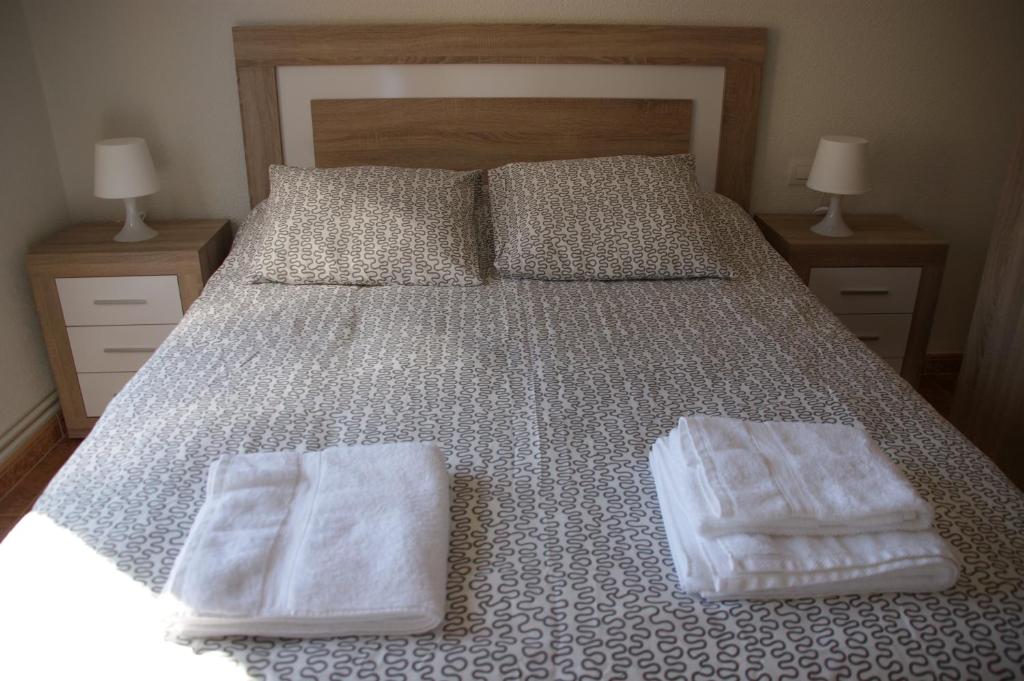 Postel nebo postele na pokoji v ubytování Apartamentos La Muralla