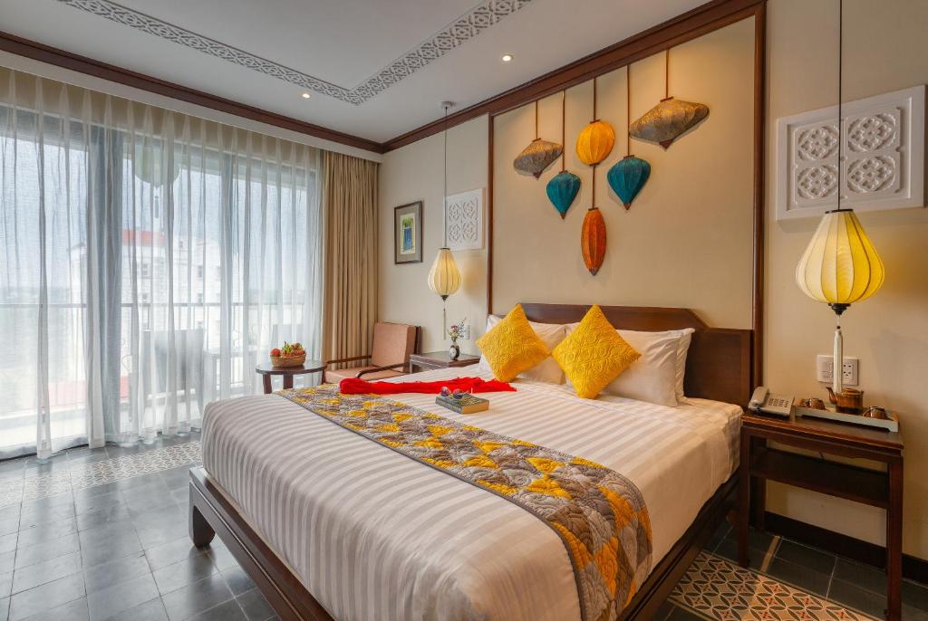 Savvy King/Twin Suite, Bathtub, Balcony with Riverside View
