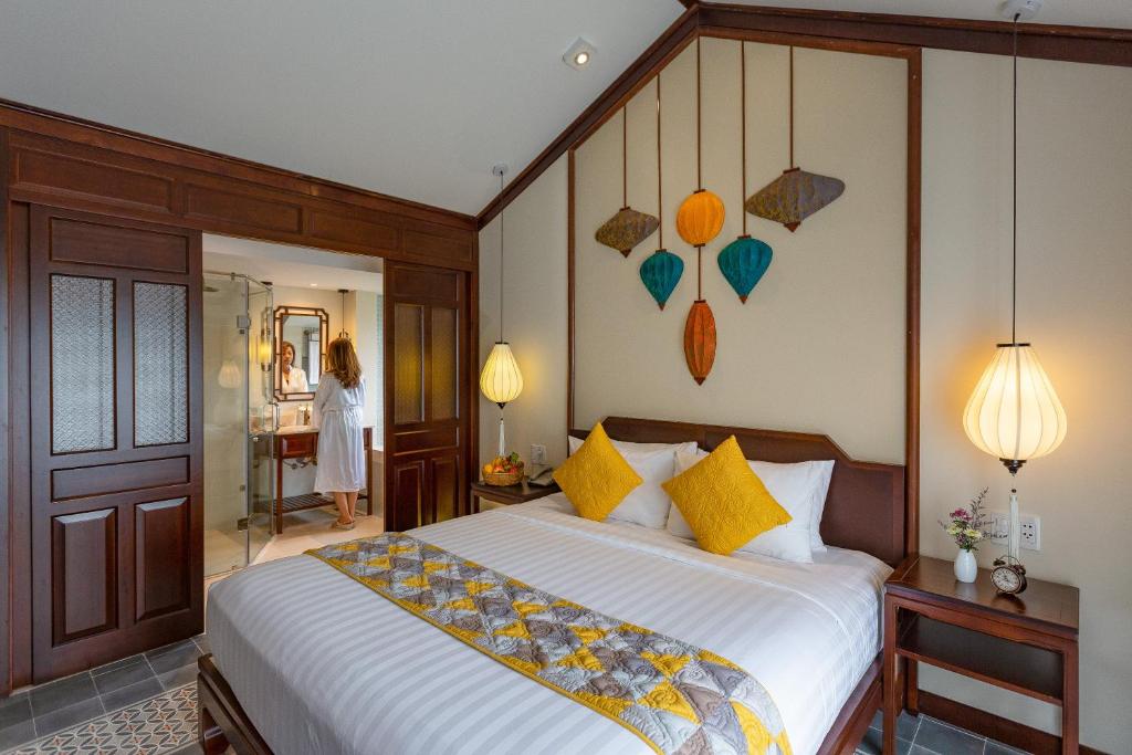 Savvy King/Twin Suite, Bathtub, Balcony with Riverside View