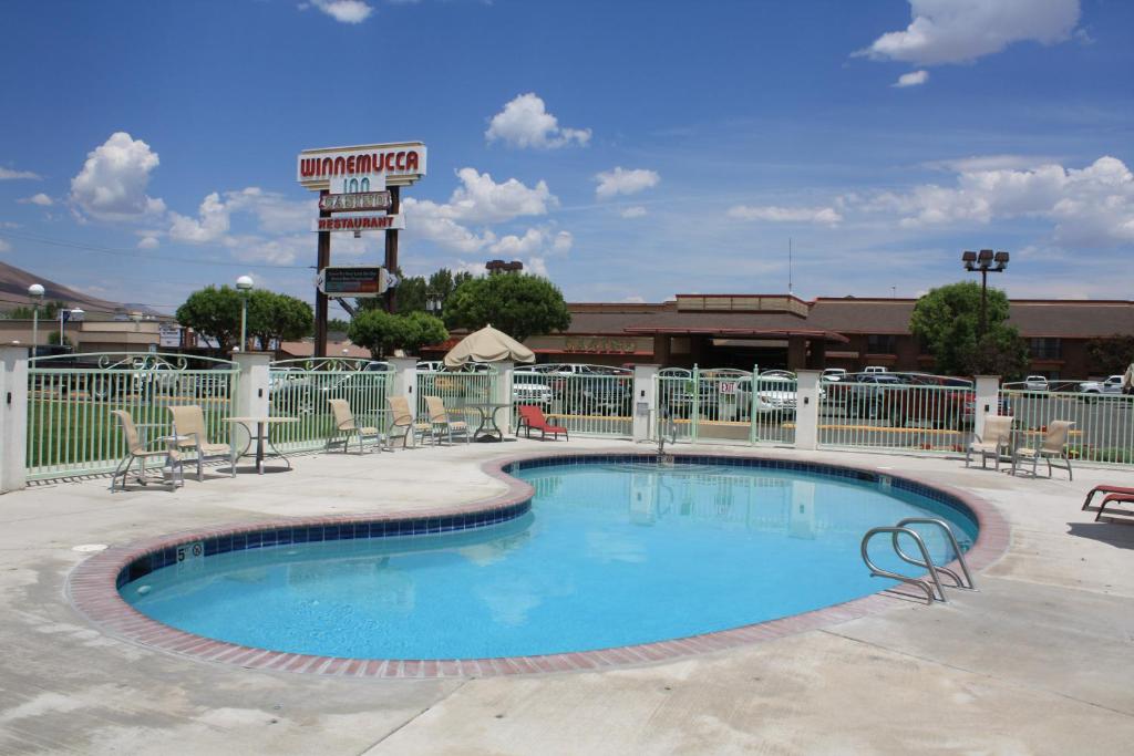 Bazén v ubytování Winnemucca Inn & Casino nebo v jeho okolí