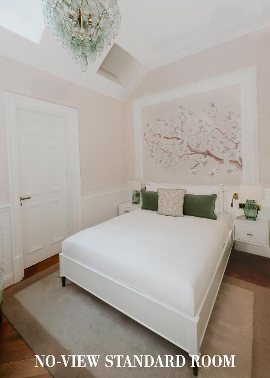 Postel nebo postele na pokoji v ubytování 2 Chesham Hotel