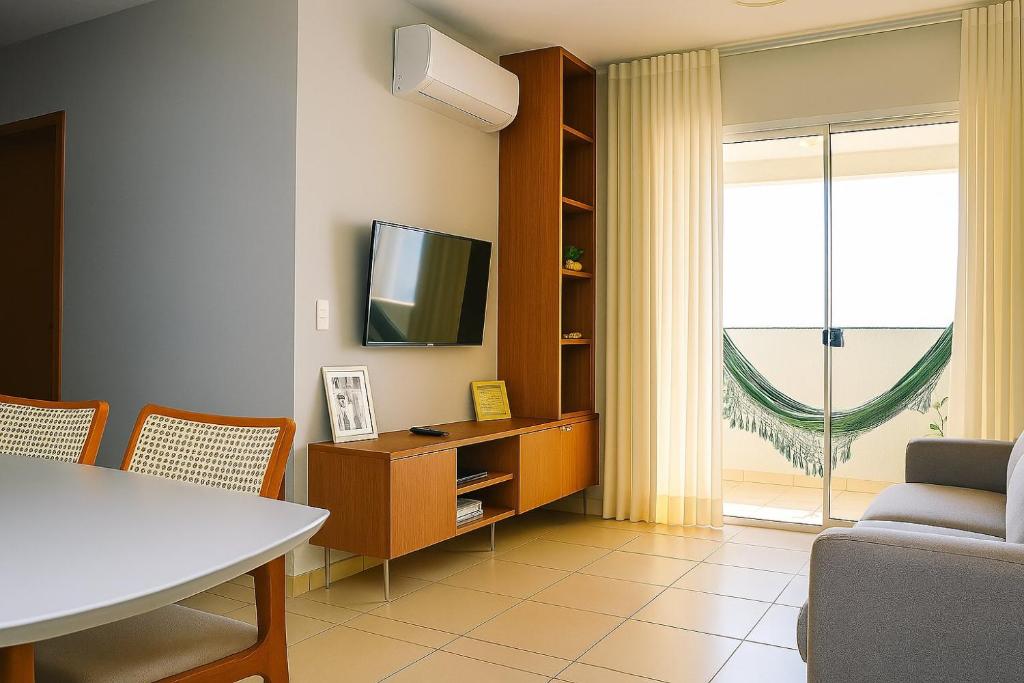 Μια τηλεόραση ή/και κέντρο ψυχαγωγίας στο Shows no Serra Dourada. Tudo perto Jd. Goiás / 3Q/ 2 Gar