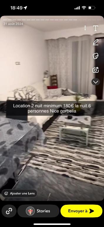 une capture d'écran d'une pièce avec une photo d'un lit dans l'établissement Endroit calme, à Nice