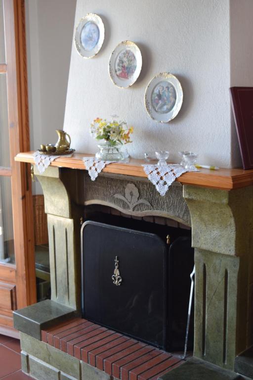 a fireplace with plates on top of it at Hostel Gerakina ΙΙ in Vávdhos