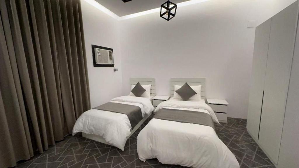 En eller flere senge i et værelse på تاج الخالدية للشقق المفروشه