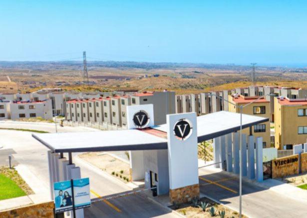 una vista di una stazione di servizio in una città di Casa Brisa Del Mar a Rosarito Beach