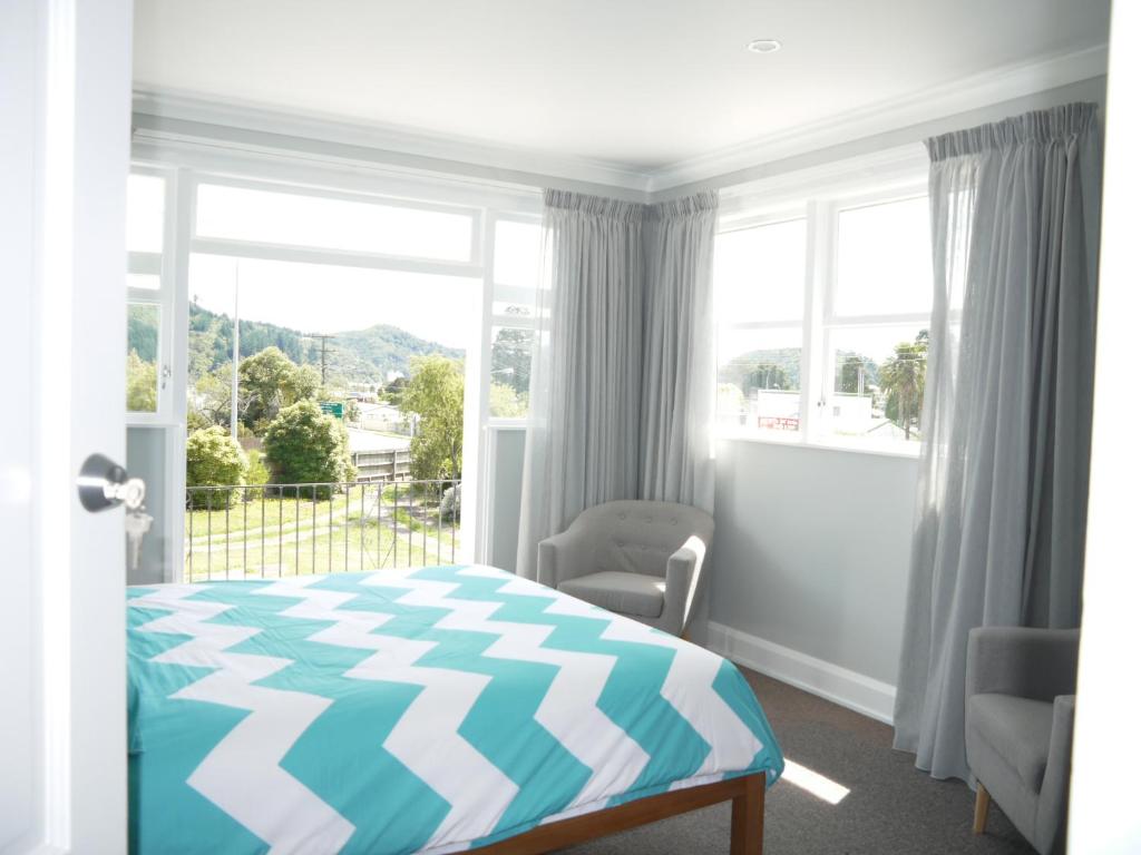 
Deluxe Queen Room - 2
