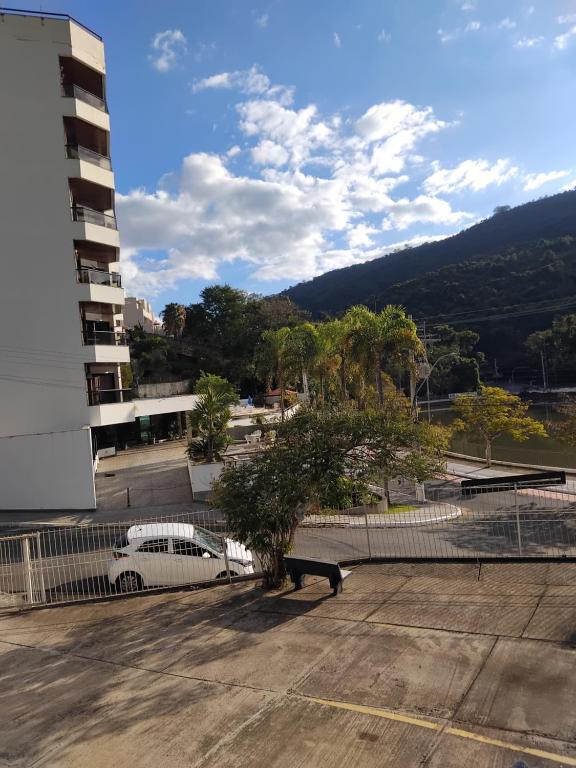 a car parked in a parking lot next to a fence at Apartamento da mel in Águas de Lindóia