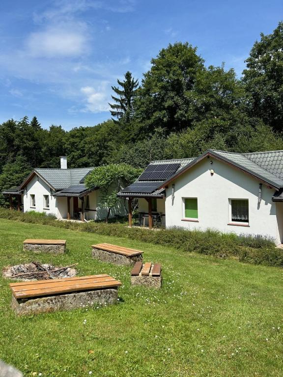 Vonkajšia záhrada v ubytovaní Roman Tarnawa "Nasz Domek"