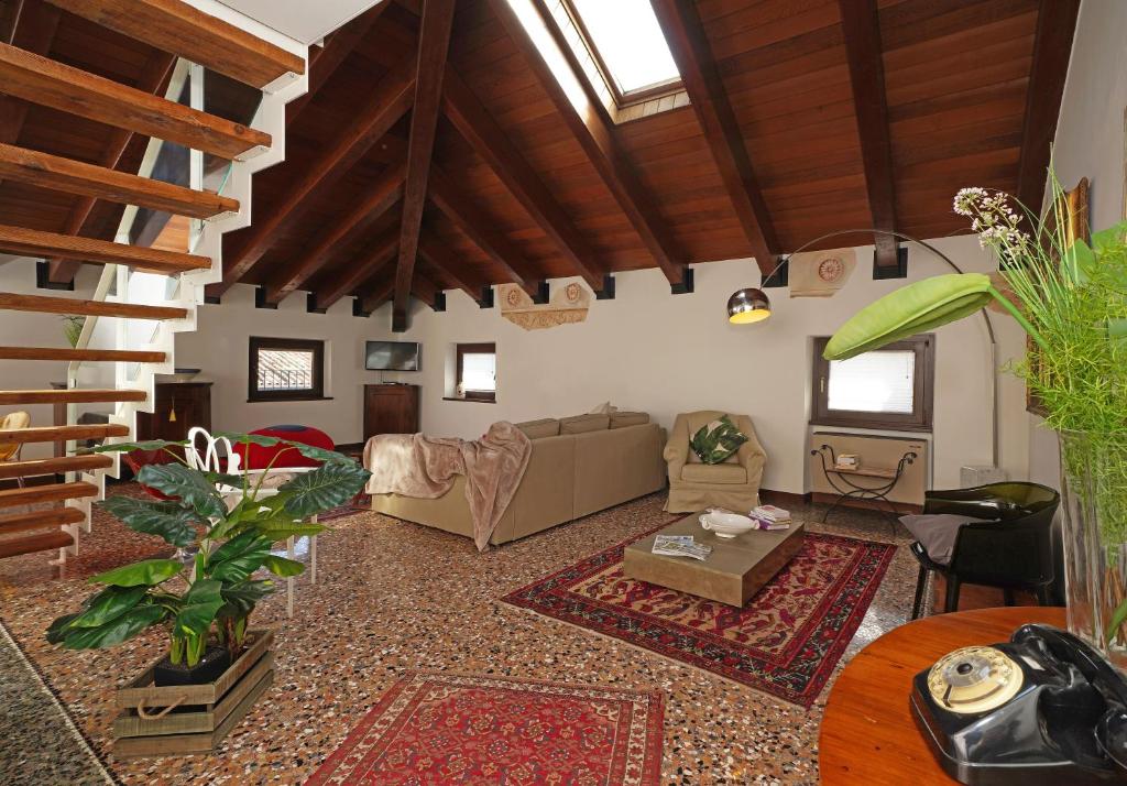 a living room with a couch and a table at Peschieraloft in Peschiera del Garda