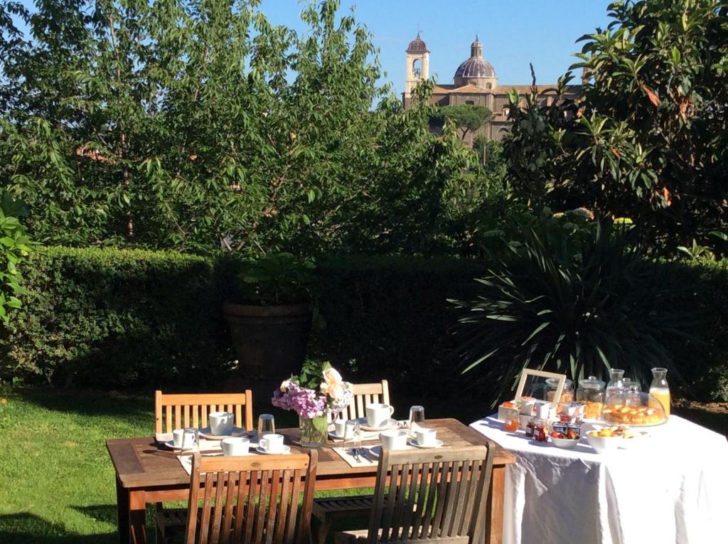 Vonkajšia záhrada v ubytovaní B&B A Piazza del Gesù