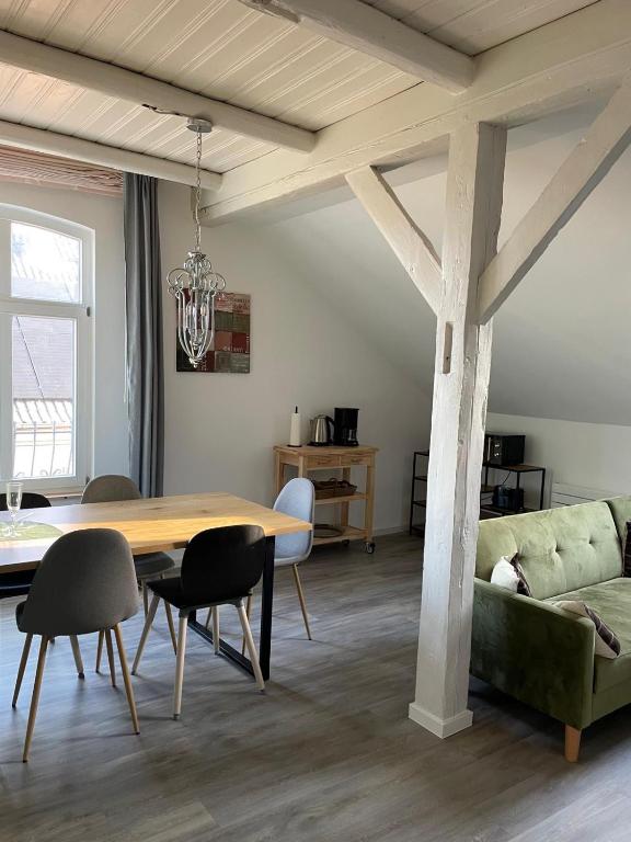 a living room with a table and a couch at Ferienwohnung Rosenholz in Butjadingen
