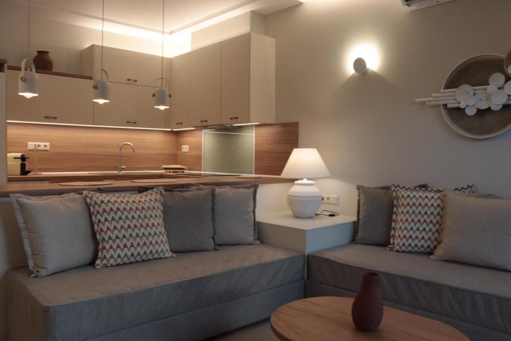 Ruang duduk di Fos Luxury Villas